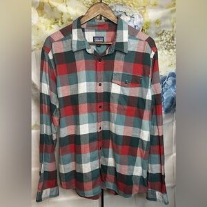 Patagonia men’s plaid button down long sleeve shirt NWOT‌‌‌‌‌‌